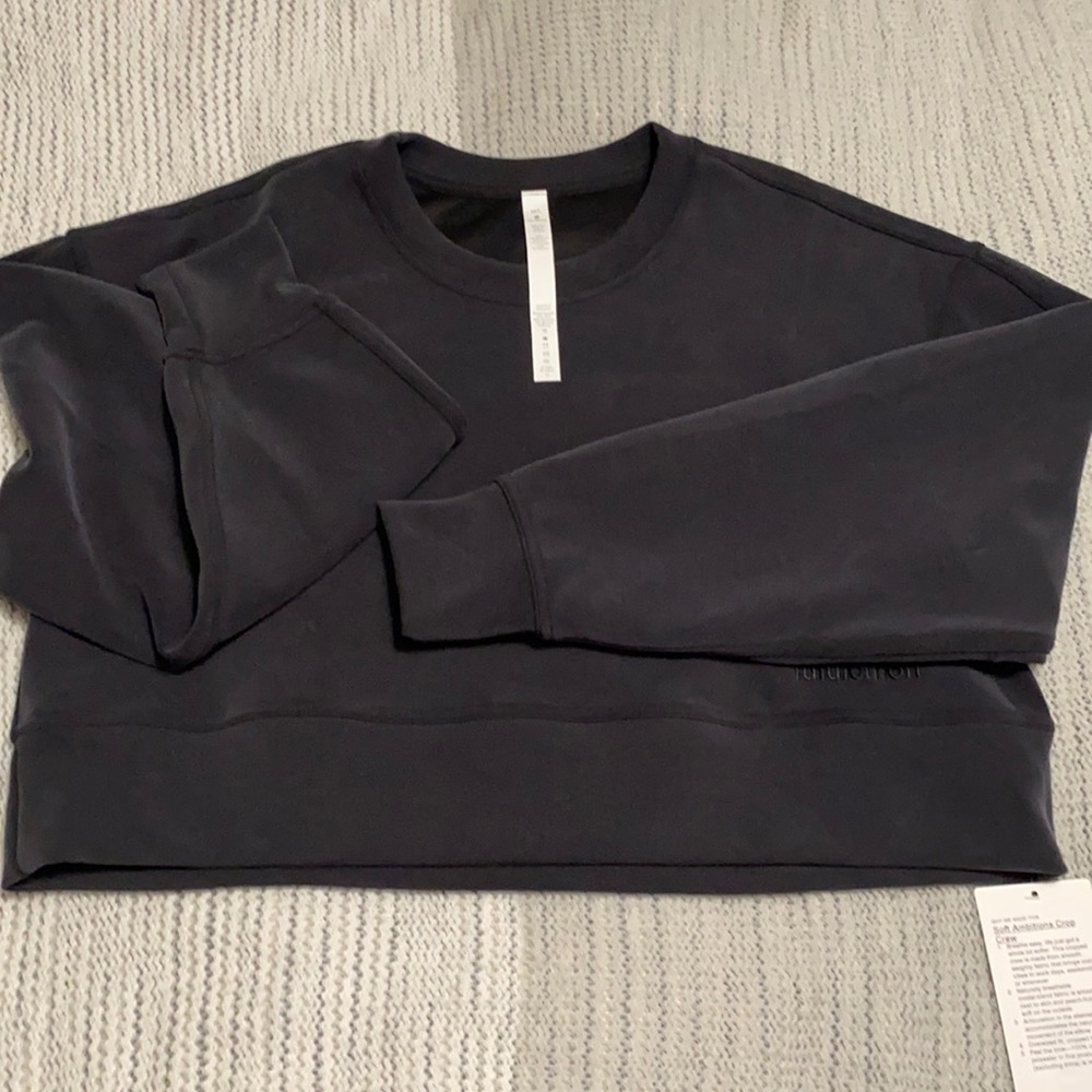 Lululemon Soft Ambitions Crop brand new with tags, never worn size M/L